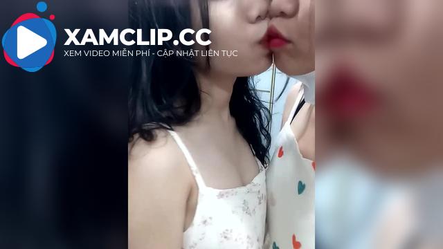 Tổng hợp clip vụ hai cô gái xinh đẹp hồn nhiên public ở Aeon Mall